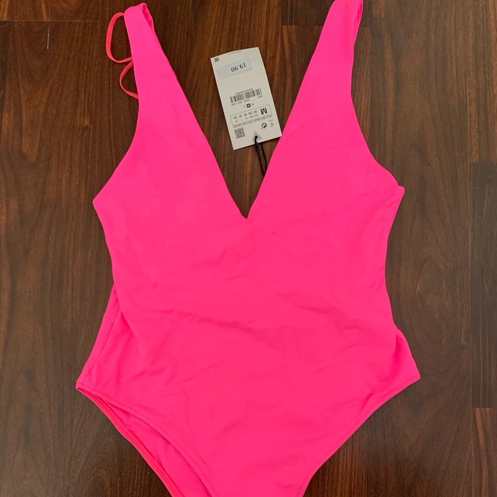 Zara Women’s Bodysuit Double V Size M